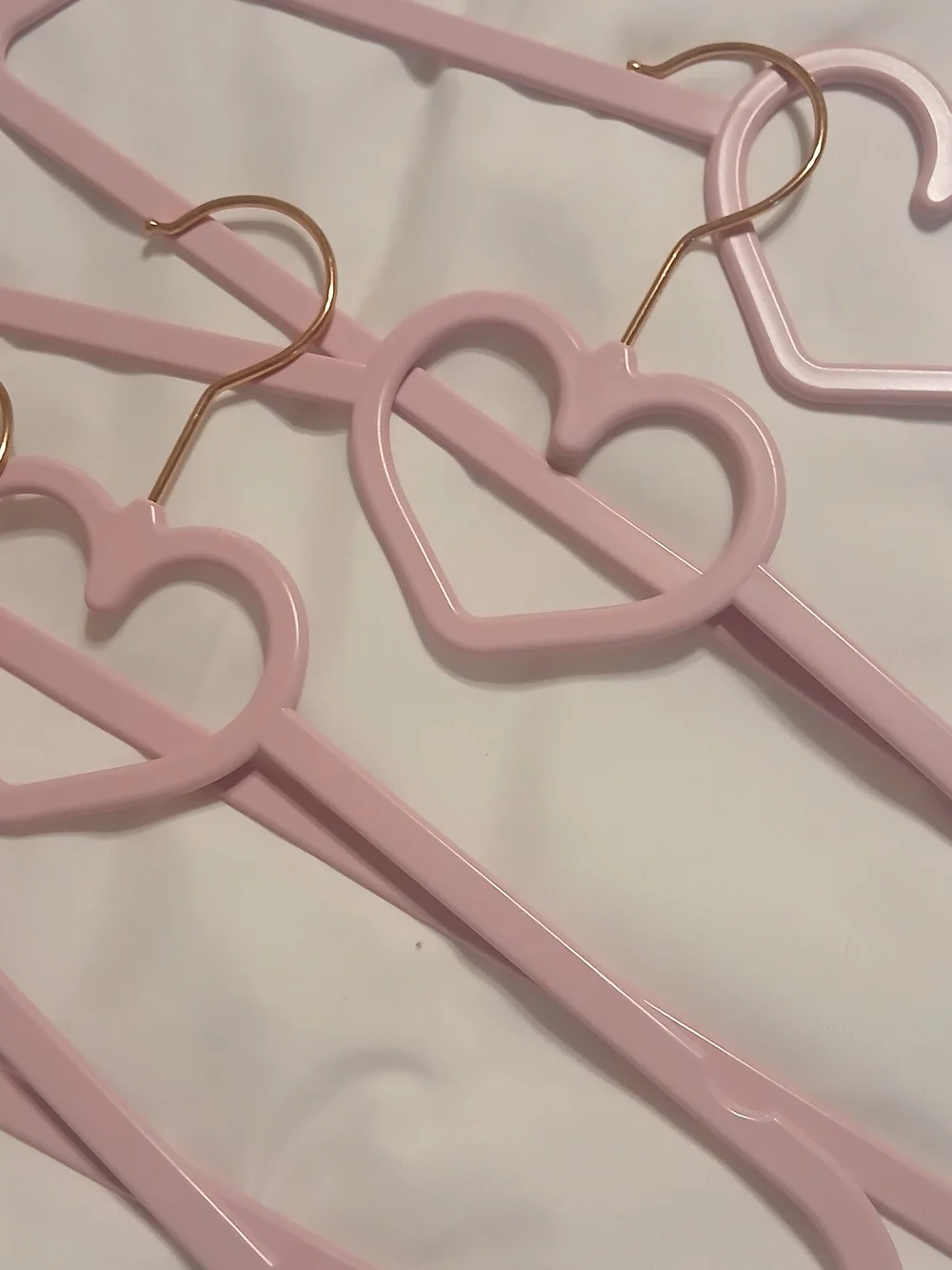 Heart-Shaped Light Pink Thin Plastic Hanger with Gold Hook- Set of 20